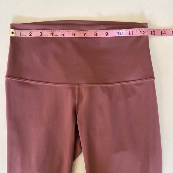 Lululemon || Wunder Under Scalloped Hem High-Rise Crop 23" Luxtreme Roll Down - Picture 5 of 7